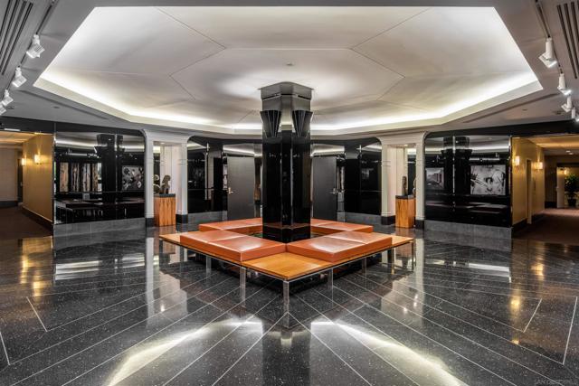 700 Front St, San Diego CA: https://media.crmls.org/mediaz/e23bc571-0083-4966-a6f9-472b28bf50bd.jpg