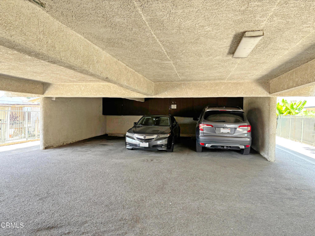 https://media.crmls.org/mediaz/e23c4683-f73d-4c43-8a25-113e1d64adb6.jpg?preset=X-Large