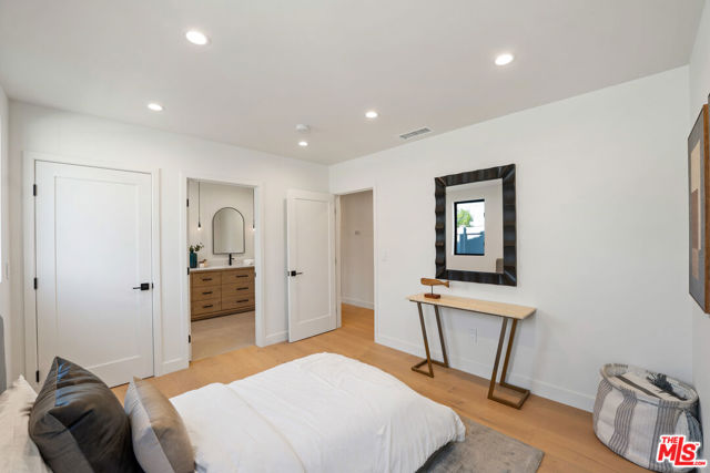 20215 Lorenzana Drive, Woodland Hills CA: https://media.crmls.org/mediaz/e23c98b9-8fe0-48cf-8229-030ede9f0750.jpg