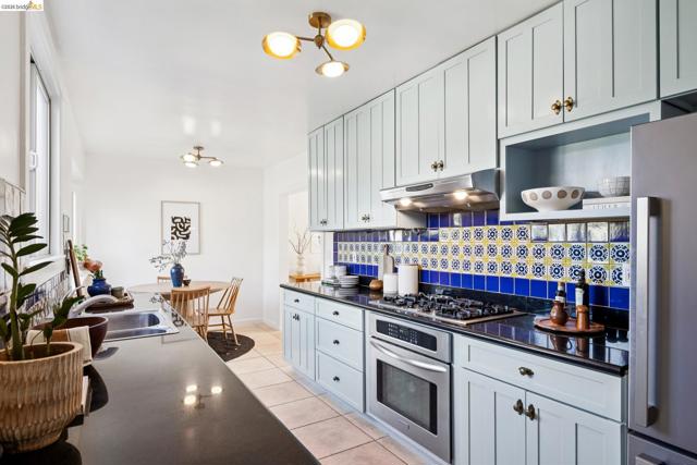 1136 Marin Ave, Albany CA: https://media.crmls.org/mediaz/e23cb812-bc8d-4d1a-b986-4cc9074d259a.jpg