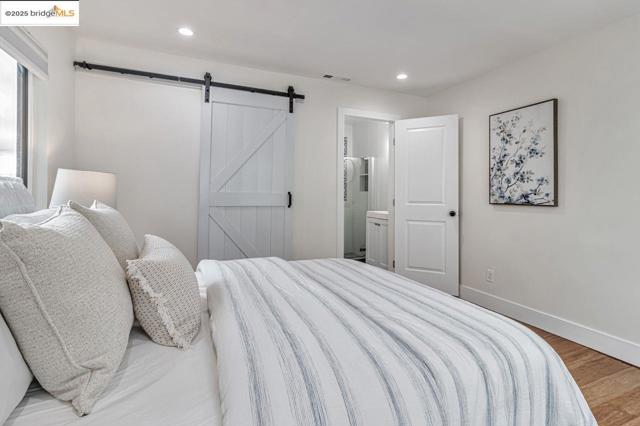 7900 Michigan Ave, Oakland CA: https://media.crmls.org/mediaz/e23cc988-9afc-487e-8caf-91613f7de8fb.jpg