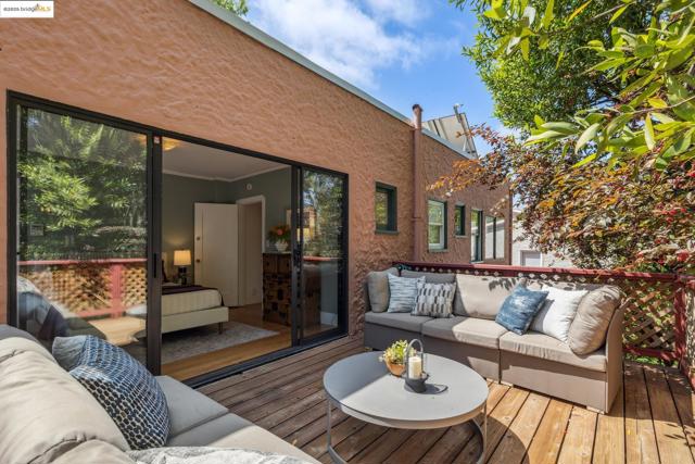 1675 Visalia Ave, Berkeley CA: https://media.crmls.org/mediaz/e23d395d-2688-4a95-a619-491f69955762.jpg
