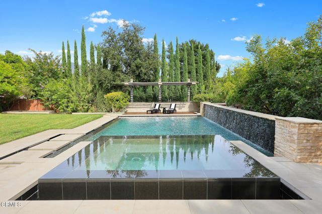 5008 La Canada Boulevard, La Canada Flintridge CA: https://media.crmls.org/mediaz/e23d64d9-5db0-4b87-b7c8-98ffea89f0c1.jpg