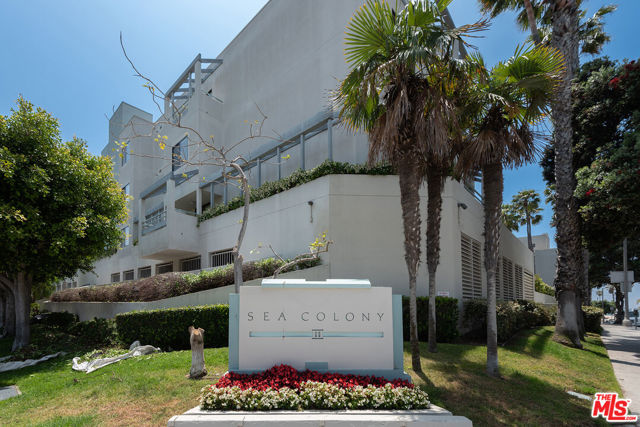 140 OCEAN PARK Boulevard, 529 photo 2