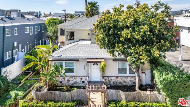 139 N Harper Avenue, Los Angeles CA: https://media.crmls.org/mediaz/e23e4880-9b6c-4b56-a539-d87c11741e4a.jpg
