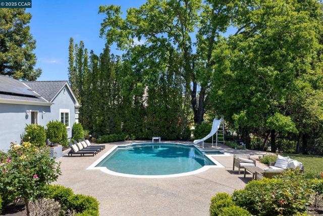 2398 Ironwood Pl, Alamo CA: https://media.crmls.org/mediaz/e23e4df5-55f8-414d-92fd-37175a847704.jpg