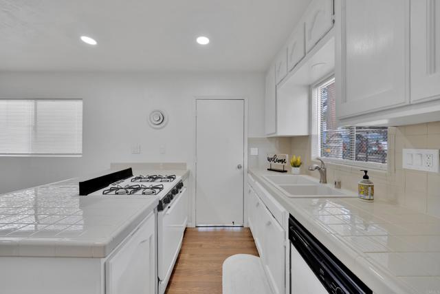 Detail Gallery Image 14 of 60 For 9015 9017 Campo Rd, Spring Valley,  CA 91977 - 6 Beds | 4 Baths