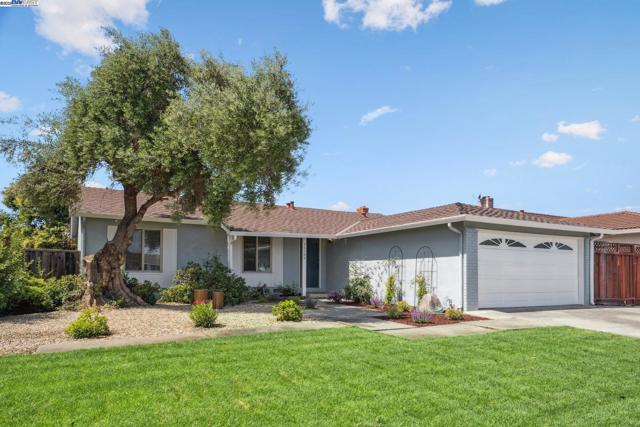 34709 Clover St, Union City CA: https://media.crmls.org/mediaz/e23edbab-8fe8-4920-9134-6a0b466ea260.jpg