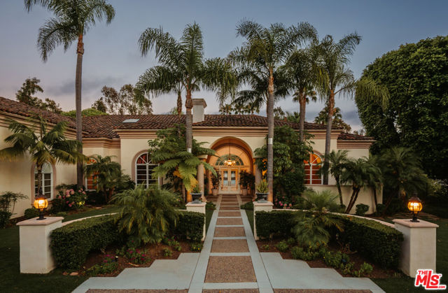 16727 Camino Sierra Del Sur Drive, Rancho Santa Fe CA: https://media.crmls.org/mediaz/e23f652c-d53a-4908-8dfc-902c0f908ff4.jpg