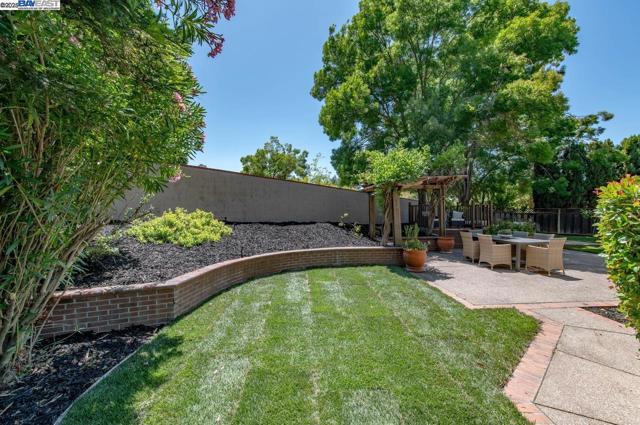 942 Finovino Ct, Pleasanton CA: https://media.crmls.org/mediaz/e23f7a6a-28fd-4eed-a334-6eefa884fe55.jpg