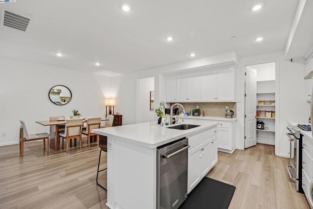 5422 Arnold Rd, Dublin CA: https://media.crmls.org/mediaz/e23fb32a-8f15-4e0d-86db-e464d86ffd0a.jpg