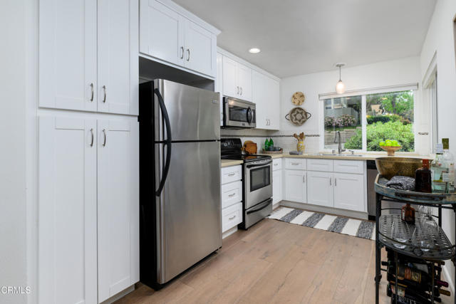 599 Rio Grande Circle, Thousand Oaks CA: https://media.crmls.org/mediaz/e23fc0e1-b0e5-48d0-9167-7b80b378e88d.jpg