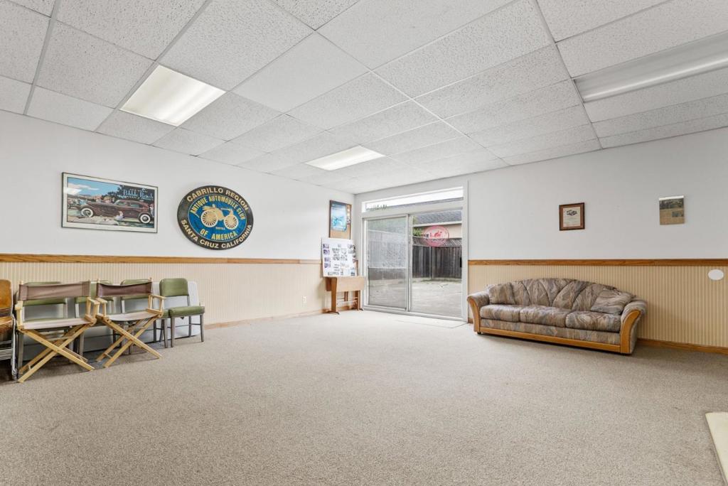 https://media.crmls.org/mediaz/e24015dd-7de2-42da-9bab-a55904694eb0.jpg?preset=X-Large