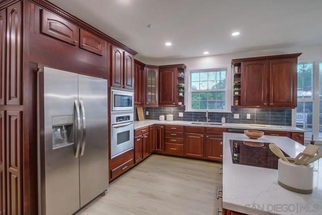 2543 Daisy Ln, Fallbrook CA: https://media.crmls.org/mediaz/e2406a18-320c-41cf-b903-db7dbb3ceada.jpg