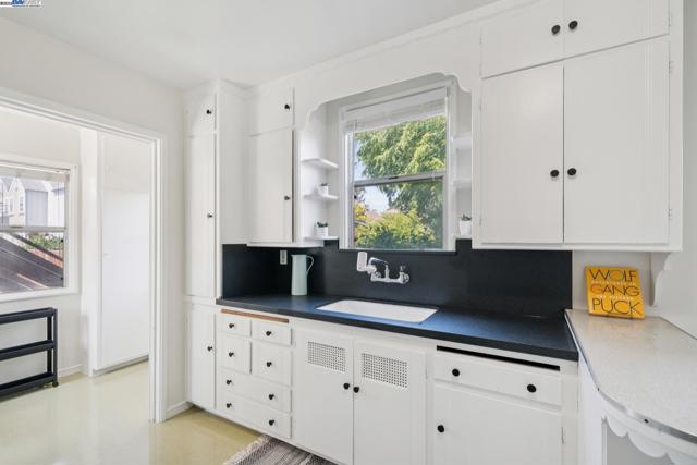 2200 Peach St, Pinole CA: https://media.crmls.org/mediaz/e2410cce-cd09-4233-8769-6daf979b51e4.jpg