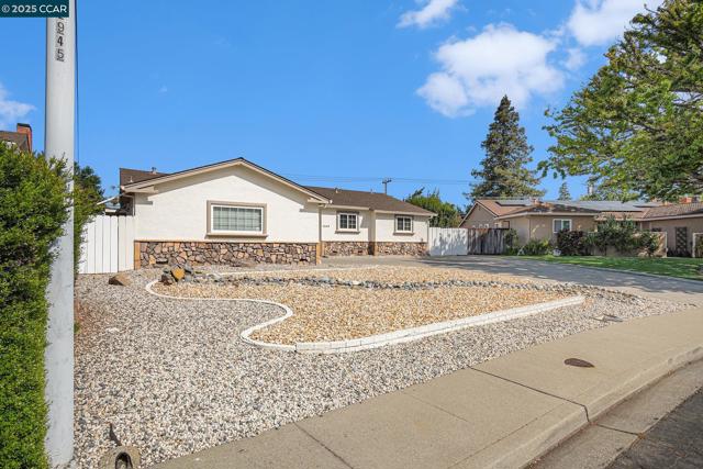 1543 Heartwood Dr, Concord CA: https://media.crmls.org/mediaz/e2415fbd-4320-455d-b5eb-981ea7ea31c2.jpg