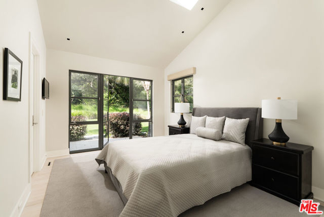 796 Hot Springs Road, Montecito CA: https://media.crmls.org/mediaz/e2416ccb-1343-4a02-b2e3-fc571ad64303.jpg