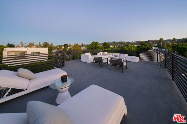 4532 Calhoun Avenue, Sherman Oaks CA: https://media.crmls.org/mediaz/e241d815-2d85-473f-8b00-711c23de1aa5.jpg