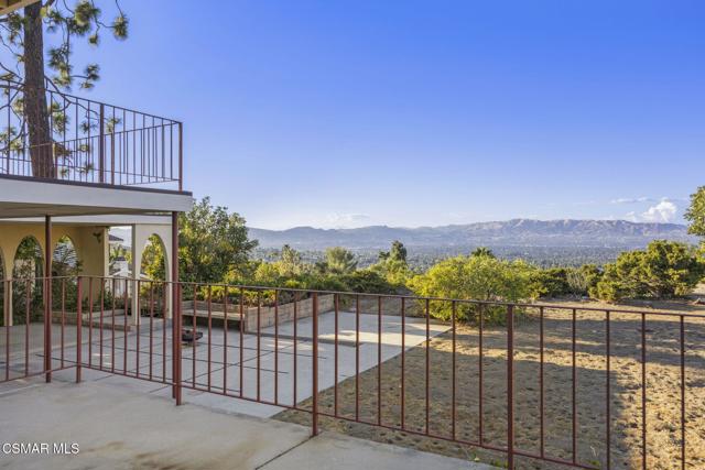 19715 Komar Drive, Tarzana CA: https://media.crmls.org/mediaz/e2420084-9d31-4b05-8684-febc43dd0e60.jpg