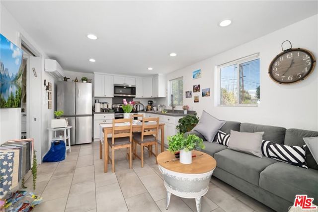 6763 Lurline Avenue, Winnetka CA: https://media.crmls.org/mediaz/e2427e5d-07a2-45af-b09c-7a2c1f492677.jpg