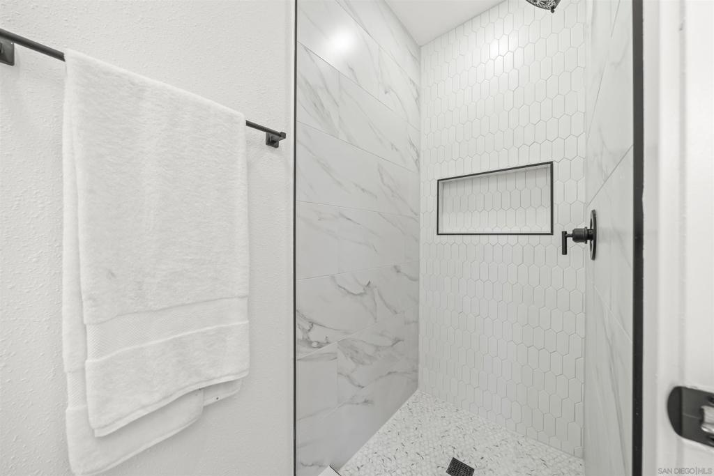 https://media.crmls.org/mediaz/e24366c6-81e1-42cd-92a8-88f3615fe1c8.jpg?preset=X-Large