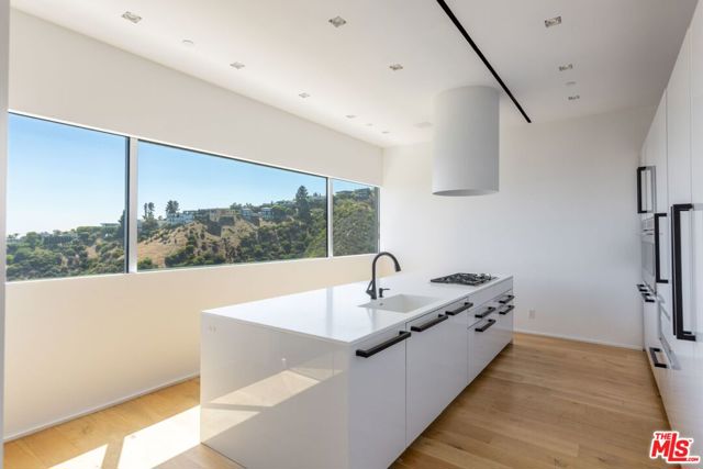 1853 Sunset Plaza Drive, Los Angeles CA: https://media.crmls.org/mediaz/e243882f-f9f3-41eb-8b31-5e0cb633e3fb.jpg