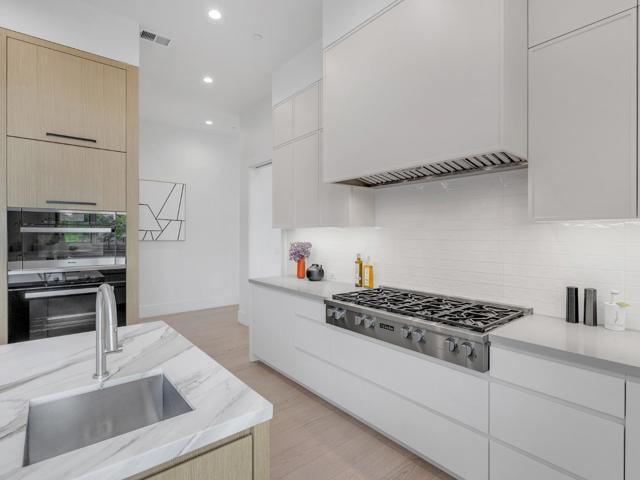 60 Glengarry Way, Hillsborough CA: https://media.crmls.org/mediaz/e2439847-7d51-470c-993d-3c0f7402208f.jpg