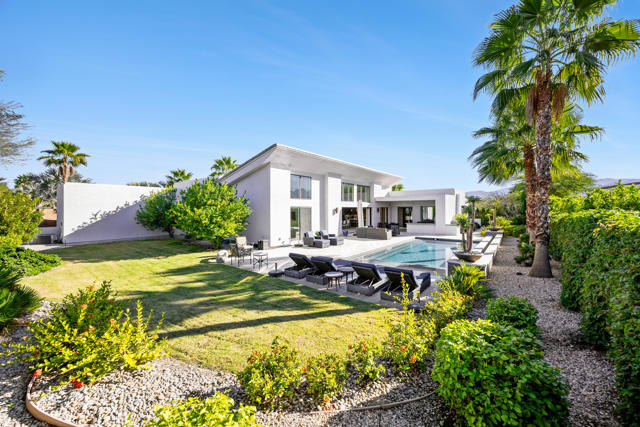 1 Via Merenda, Rancho Mirage CA: https://media.crmls.org/mediaz/e243c4b7-3407-4ec6-ae9c-f520e7585f3e.jpg
