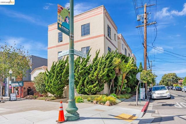 Image 2 of 41 For 848 Stannage Ave 11