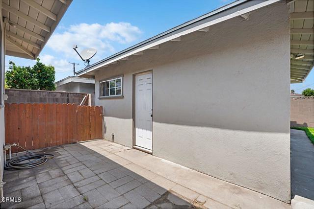 1127 Douglas Avenue, Oxnard CA: https://media.crmls.org/mediaz/e2440cfa-fba8-4839-b95f-7f0bbc984d1b.jpg