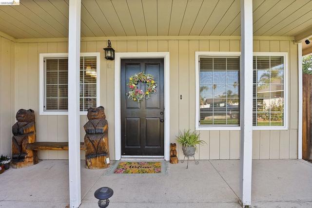 4855 Edgewood Ct, Oakley CA: https://media.crmls.org/mediaz/e2443e52-2e34-494a-b274-ee949aaf48fd.jpg