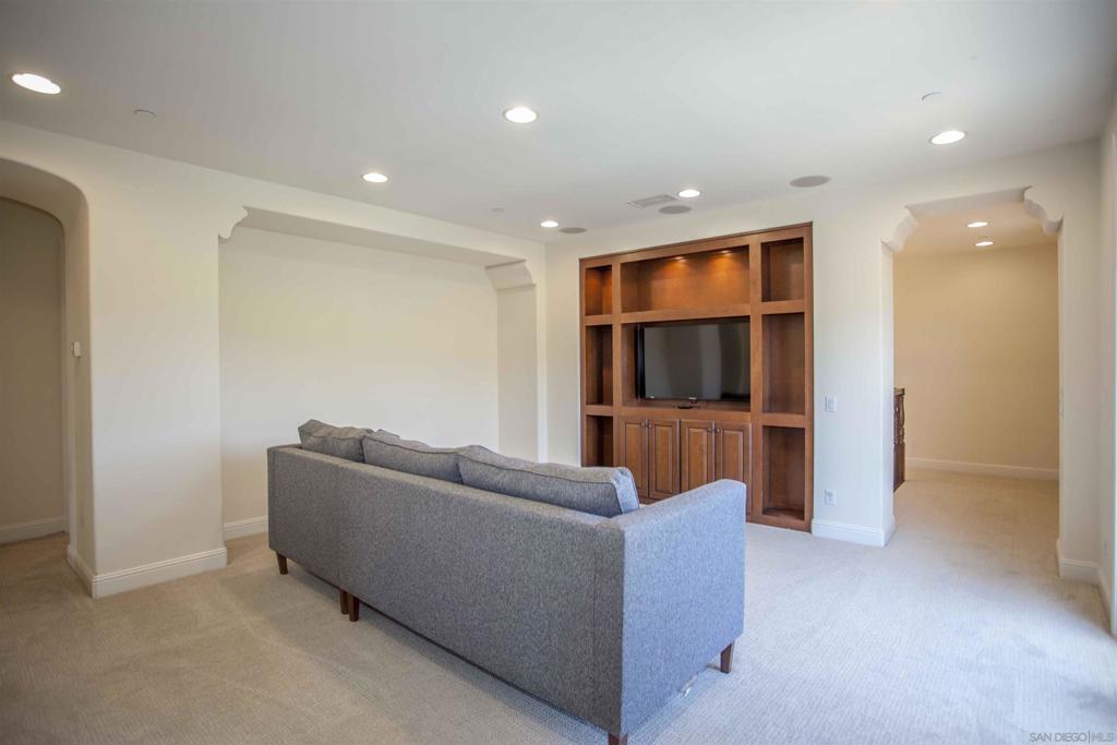 MLS #250040381SD image #29