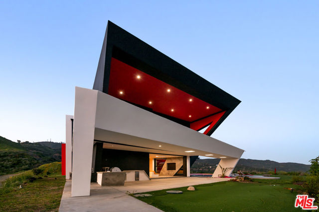2514 Cayman Road, Malibu CA: https://media.crmls.org/mediaz/e24459da-419a-4339-9f1a-1405913a9a2f.jpg