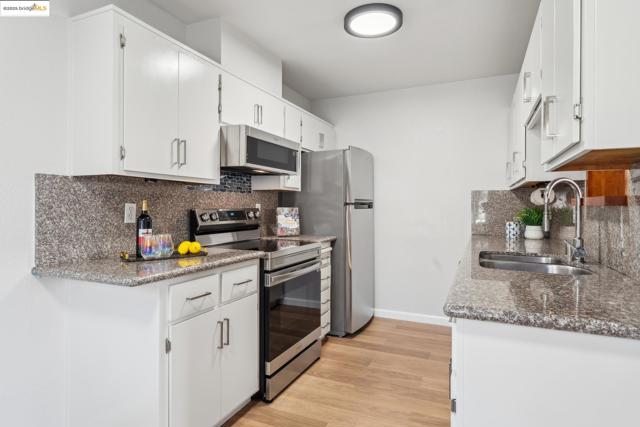 92 Schooner Ct, Richmond CA: https://media.crmls.org/mediaz/e2454855-2a11-4ab8-9052-8bdf04ca0394.jpg