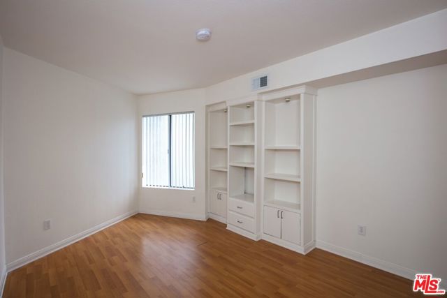 1940 N HIGHLAND Avenue, Los Angeles CA: https://media.crmls.org/mediaz/e2454ca7-025c-4b0f-a42b-1214f5580146.jpg