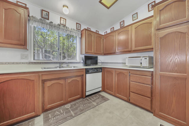 47867 Los Amigos Court, Indio CA: https://media.crmls.org/mediaz/e245b42b-622c-4065-9606-f4b25bbf1599.jpg