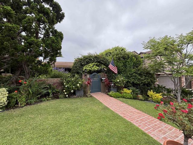 1920 Spindrift Drive, La Jolla CA: https://media.crmls.org/mediaz/e245e9ca-930c-4d9d-b6fe-ec15af46a062.jpg
