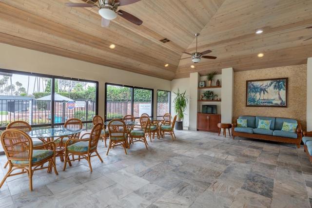 8263 Camino Del Oro, La Jolla CA: https://media.crmls.org/mediaz/e24655a8-3695-429f-a254-cd8c6c837d14.jpg