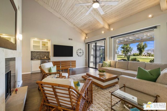 747 Inverness Drive, Rancho Mirage CA: https://media.crmls.org/mediaz/e24662ca-2cf6-4539-824d-eb37b1e70a4e.jpg