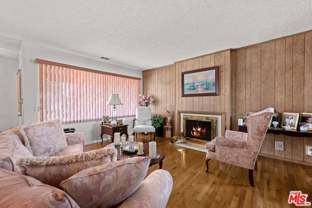 2533 W 118th Place, Hawthorne CA: https://media.crmls.org/mediaz/e2468955-0139-4f69-86de-d8613a3fe340.jpg