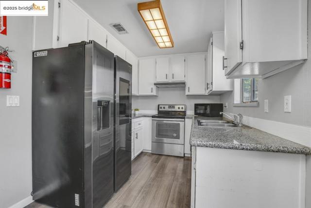 16059 Bizzibe St, Lathrop CA: https://media.crmls.org/mediaz/e246a9a4-ef3c-48b2-b72b-76538d69fe89.jpg