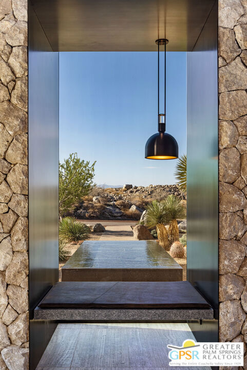 2215 Vista Distancia Court, Palm Springs, CA 92262