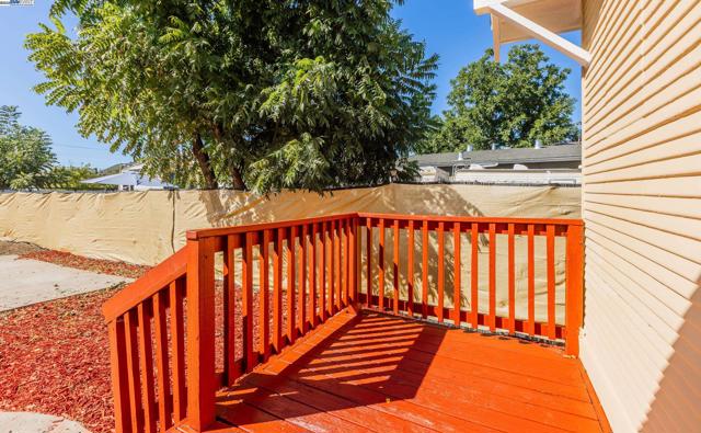 1322 83Rd Ave, Oakland CA: https://media.crmls.org/mediaz/e2490274-f73d-44ab-8f94-a628d07ed133.jpg
