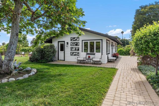 6351 Lago Lindo, Rancho Santa Fe CA: https://media.crmls.org/mediaz/e2493ef5-9e10-4a3f-82bb-046af09d240e.jpg