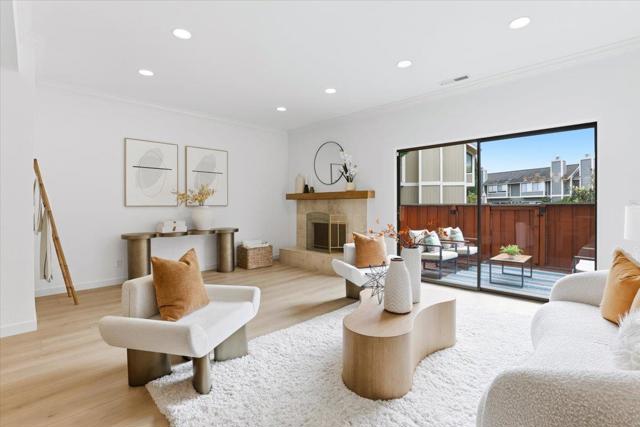 812 Ram Lane, Foster City CA: https://media.crmls.org/mediaz/e2496de1-ba3d-4510-b22f-2f365aed3991.jpg