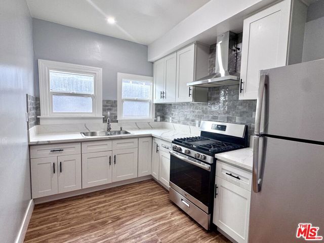 1151 E 15th Street, Long Beach CA: https://media.crmls.org/mediaz/e249b6ef-107f-4c05-82f4-436e6c7575da.jpg