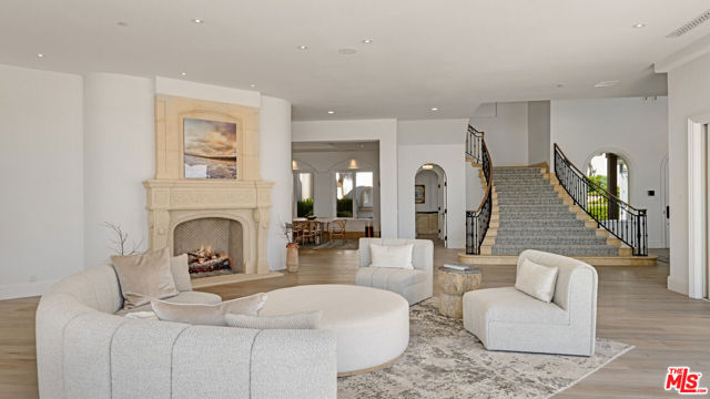 31272 Broad Beach Road, Malibu CA: https://media.crmls.org/mediaz/e249da92-216d-4d3c-af01-7cc17772527d.jpg