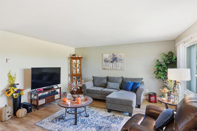 Detail Gallery Image 4 of 39 For 1539 Sonora Dr, Chula Vista,  CA 91911 - 4 Beds | 2/1 Baths