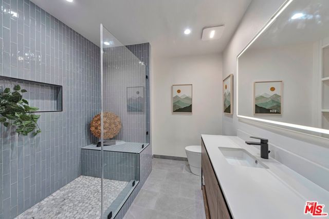 5870 Green Valley Circle, Culver City CA: https://media.crmls.org/mediaz/e24ab8df-bbac-4a22-b2e5-551d34d9d618.jpg