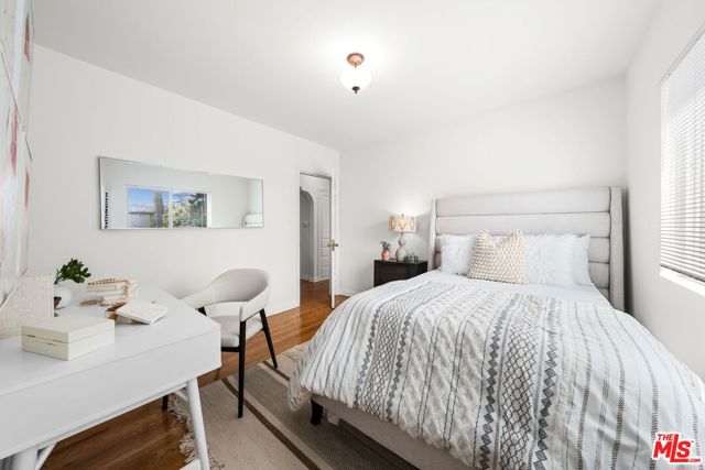 822 Pine Street, Santa Monica CA: https://media.crmls.org/mediaz/e24ac2e8-29f3-46c5-984f-4c924242f3cf.jpg